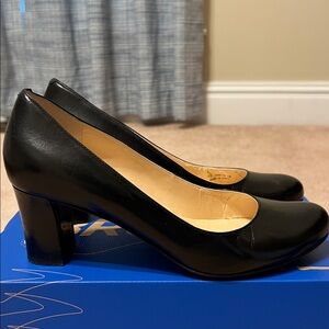Cole Haan Almond Toe Pump - Black - size 7
